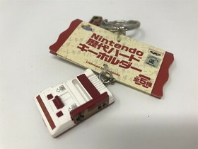 2007 Nintendo Banpresto - History Keychain - Famicom Nes & Controller VERY RARE 