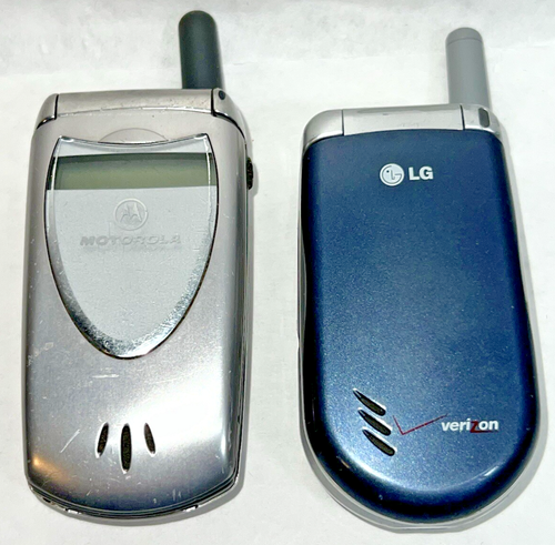 2 telefoni flip vintage non funzionanti: Motorola, LG. Solo per ricambi. Entrambi circa 3,25"L - Foto 2 di 5