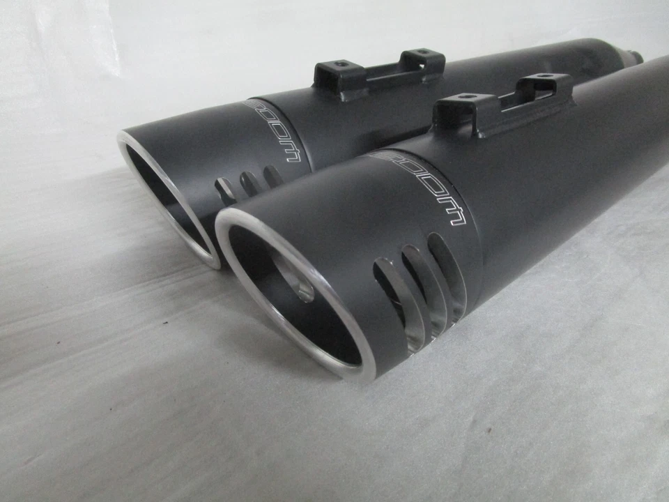 17-23 Harley Touring Freedom Performance 4" Racing Slip-on Mufflers BLACK - Image 3 of 4