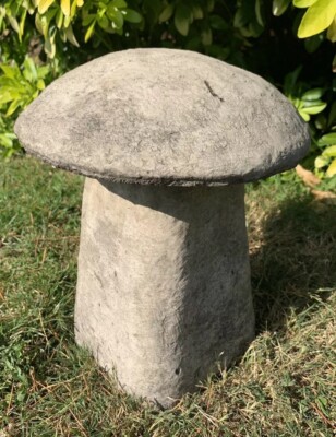STEINGARTEN TRADITIONELLER GROSSER KRÖTENHOCKER PILZ 2 STÜCK BETON ORNAMENT