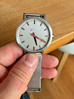 Mondaine Herrenuhr/Qwarzuhr grau Edelstahl 40 mm Milanaise Armband