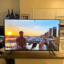 Hisense 43" Roku Smart LED TV - Excellent Condition with Remote