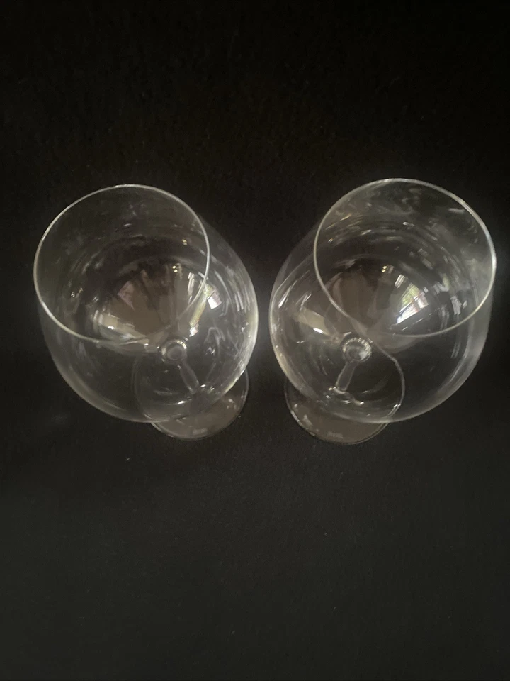 2 - Copas de vino tinto/pino RIEDEL Pinot Noir. Foto 3 de 4