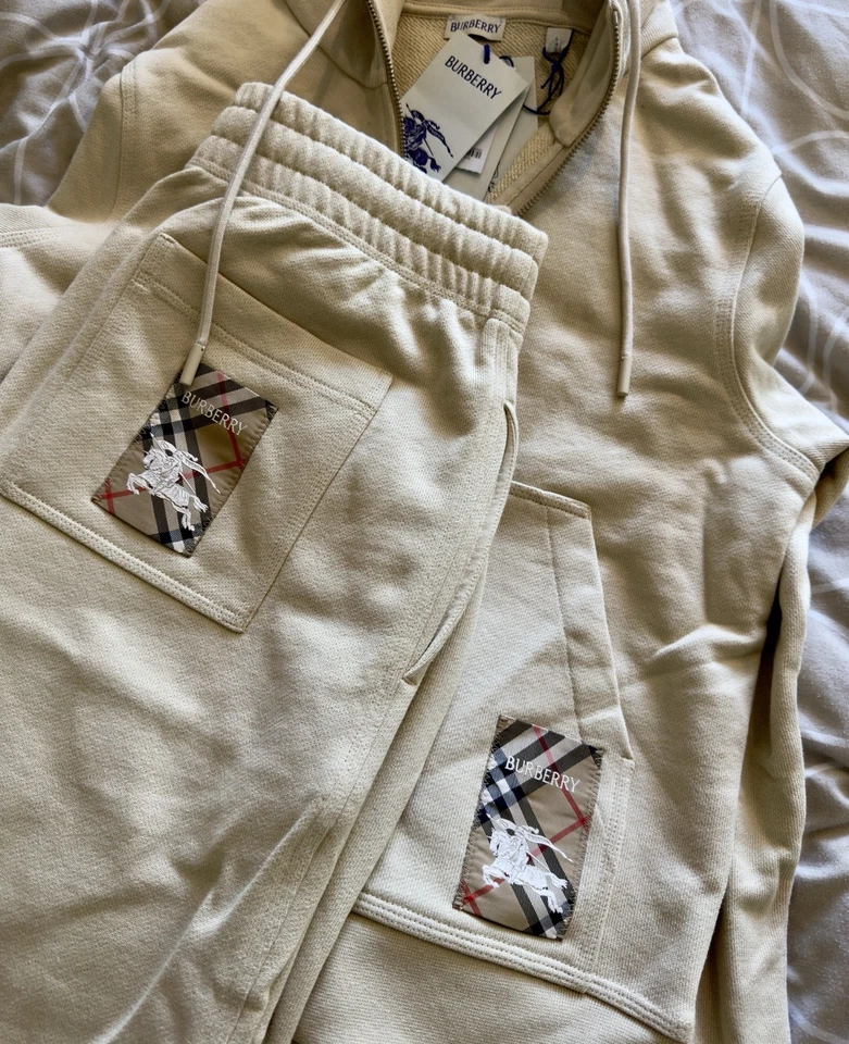 Nuevo chándal Burberry Check Label - Nuez moscada Foto 3 de 4