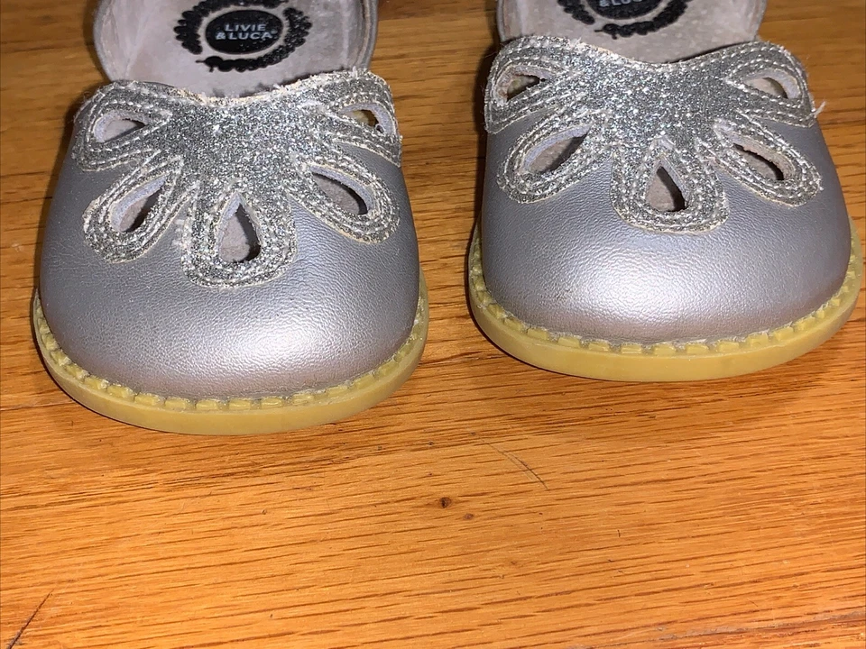 Туфли Livie & Luca с серебристыми блестящими лепестками размер 5 - Изображение 3 из 4