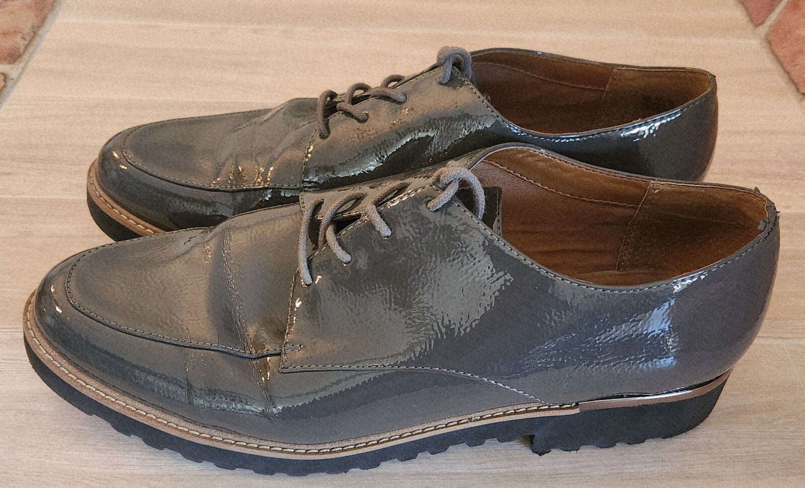 SAOLA Scarpe donna Franco Sarto 11M Charles grigio scuro lucido suola leggera a strappo