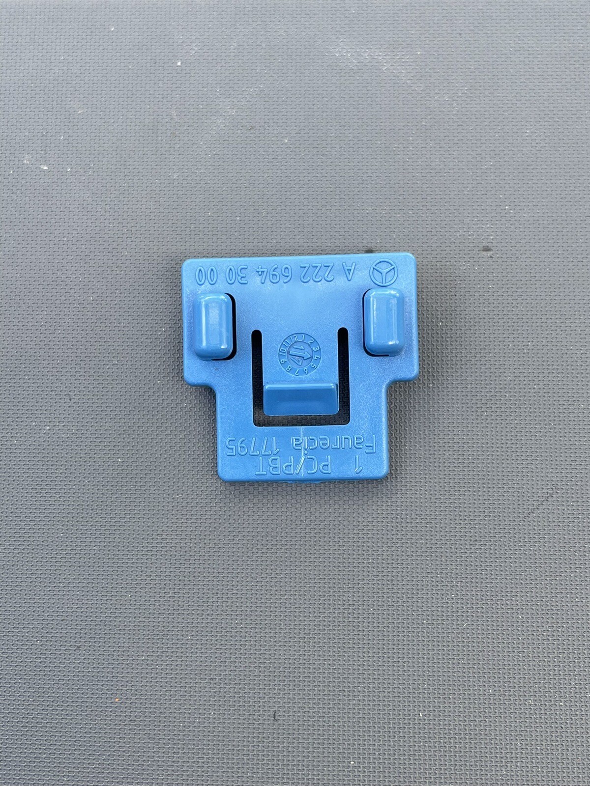 Mercedes-Benz A2226943000 W222 Rocker Molding Rear Mount Support 