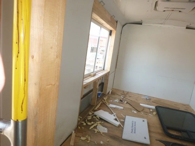 Used Power Steering Pump fits: 2010 Chevrolet Express 3500 van 6.0 Grade A - Image 2 of 4