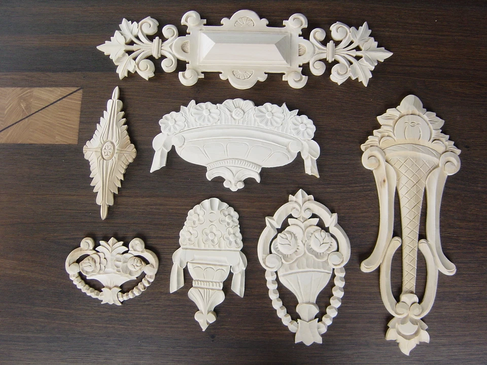 Feinste Schnitzereien / Verzierungen aus Lindenholz gut zu beizen / Jugendstil