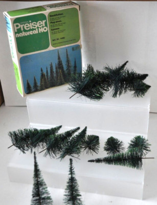Preiser #1450 for Layouts/Dioramas - 14ea Various Sizes Plug Pines - NEW in Pkg