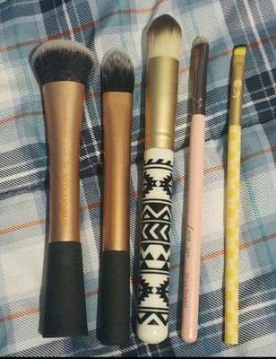 6 Piece Makeup Brush Lot Real Techniques Princess Belle NWOT holder case