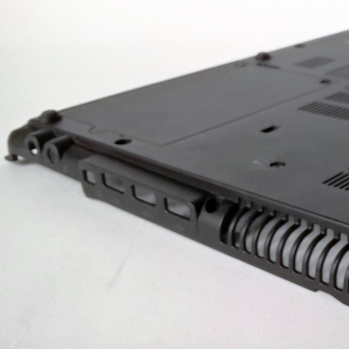 Cache Inférieur (châssis) Pour HP Elitebook 8440p - Pièce D'occasion, Référence 594021-001