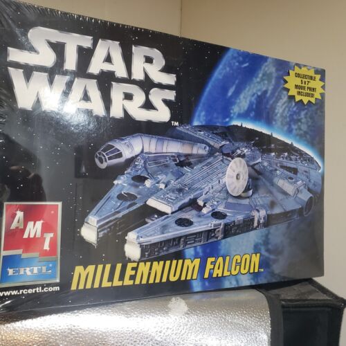 Star Wars Millenium Falcon Model Kit 2005 AMT ErtL - NEW IN BOX - Picture 5 of 5