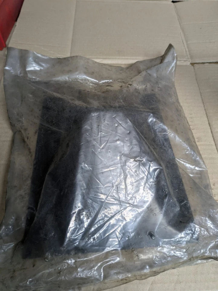 PANEL LLENADO GASOLINA RANGE ROVER CLASSIC - 393030 - Imagen 2 de 4