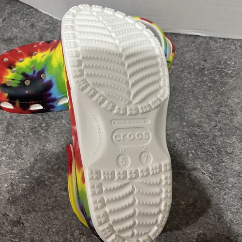CROCS Classic Tie Dye Clog Women’s 7 / Men’s 5 Worn Just A Couple Times - Picture 4 of 7