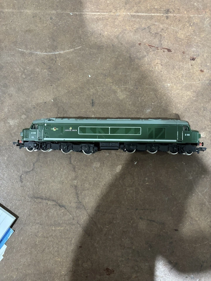Mainline 00 Gauge Diesel Class 45 Sherwood Forester BR Green D100 - Image 2 of 2