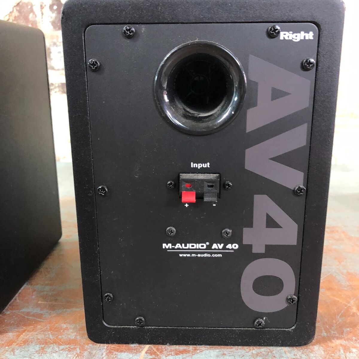 M-Audio Studiophile AV 40 Studio Monitor Shelf Speakers With M-Audio Studiophile AV 40 Studio Monitor Shelf Speakers With