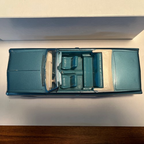 1964 Oldsmobile Cutlass Convertible Plastic Promo Model 1/25 Scale Blue - Picture 2 of 11