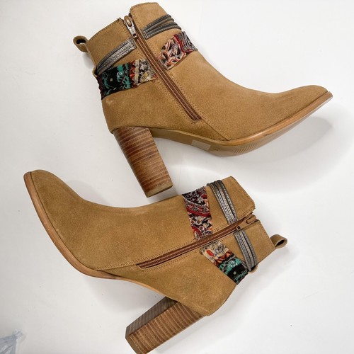 Callisto of California Suede Ankle Boots Size 9 Heeled Boho Tan Tassel - Picture 10 of 14