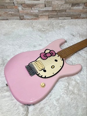 [VINTAGE] Squier by Fender Limited Edition Hello Kitty Stratocaster Pink