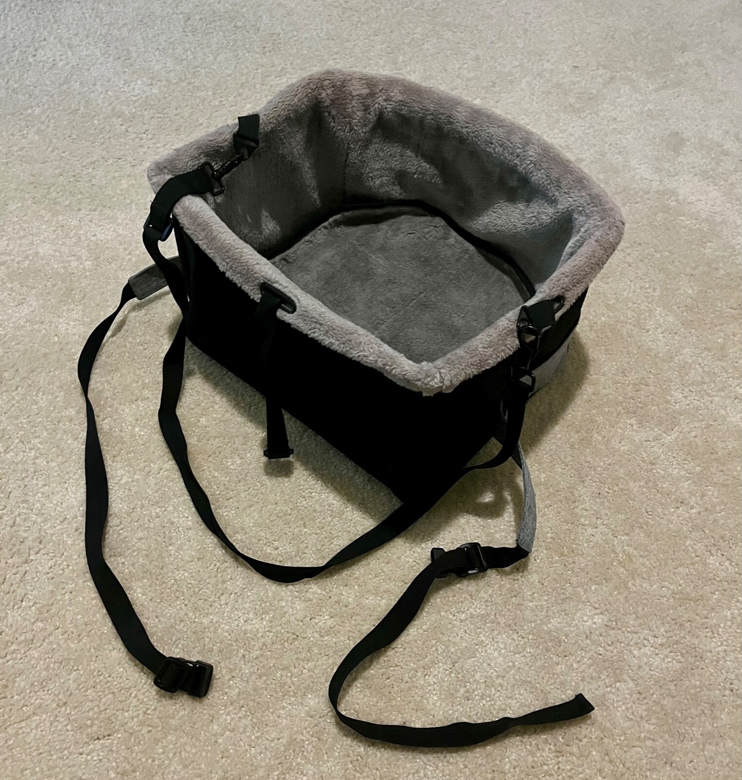 Bergan pet travel car seat / bed with seat straps for small to medium