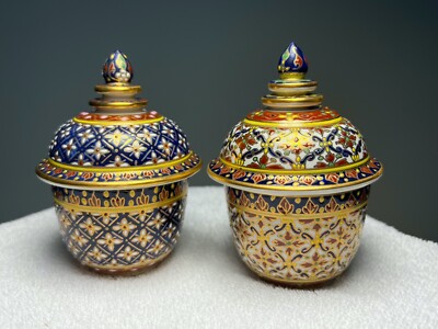 Hand painted in Thailand ハンドペイント 金彩 花文様皿 Hand painted