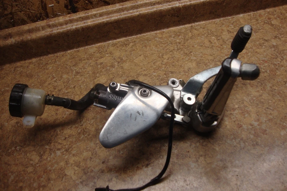 Yamaha YZF600R 2000 YZF 600 YZF600 R 600R palanca de freno cilindro maestro pedal de clavija Foto 3 de 3