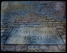 THE MAYFLOWER MEMORIAL STONE PLYMOUTH C1910 ANTIQUE Magic Lantern Slide PHOTO
