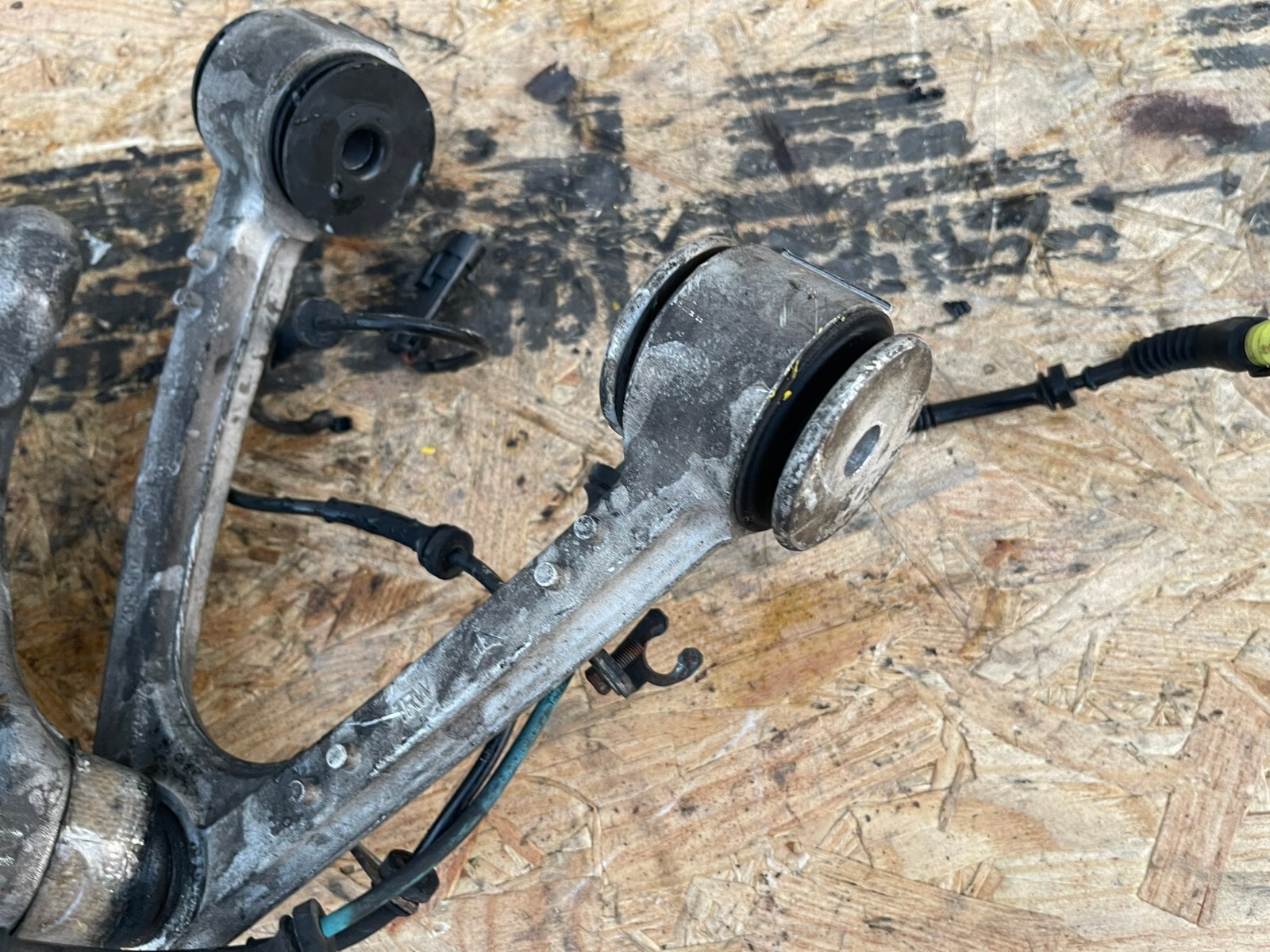RIGHT FRONT SPINDLE/KNUCKLE W/CONTROL ARM 08-19 MASERATI GRANTURISMO 4.2L M145