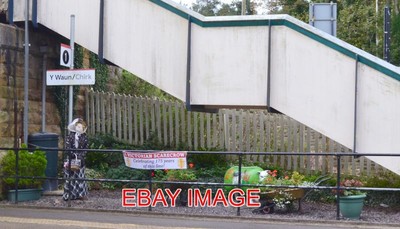 FOTO CHIRK STATION (2) EINIGE DER GEMEINSCHAFTSARBEITEN AUFHELLEN CHIRK STATIO