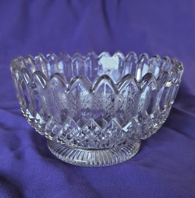 Antike viktorianische Zuckerdose aus Glas 15 cm Durchmesser 8 cm hoch geschliffenes Glas