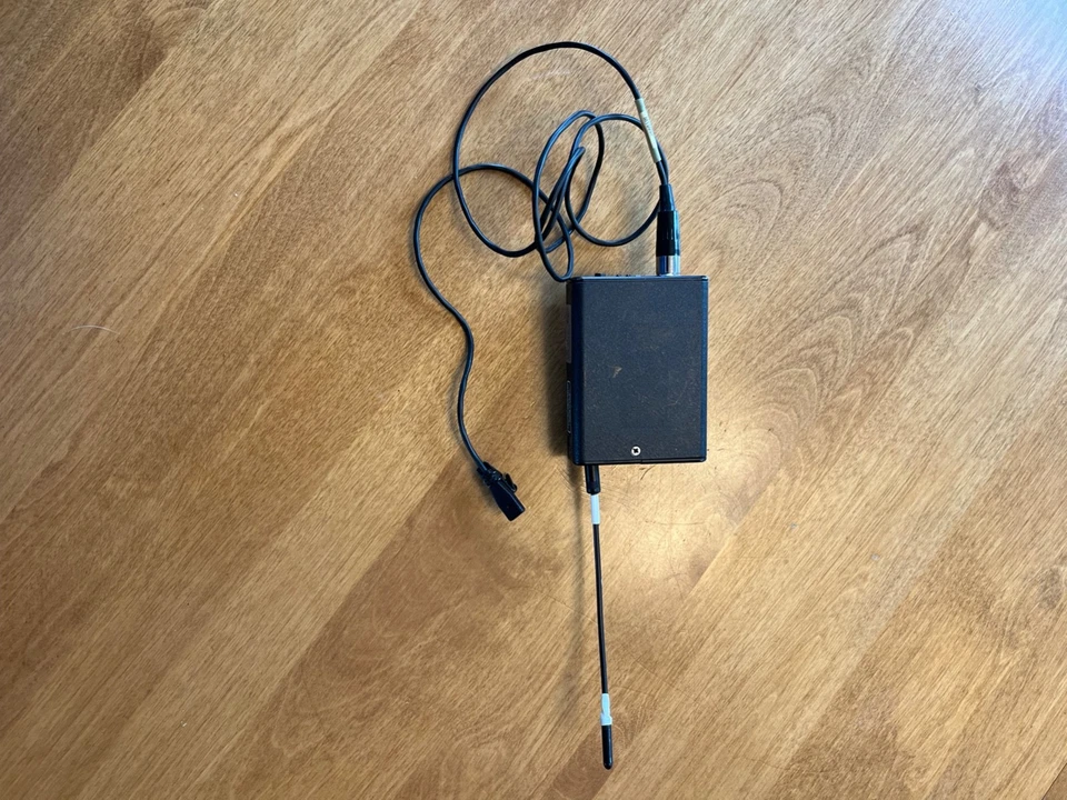 Lectrosonics CR195 & UH195 Receiver & Plug & Transmitter and LAV - Image 3 of 4