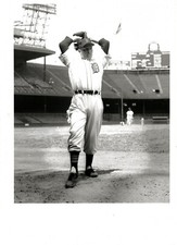 4 SPORTING NEWS BLACK & WHITE PHOTOS of DETROIT TIGERS PITCHER, VIRGIL TRUCKS