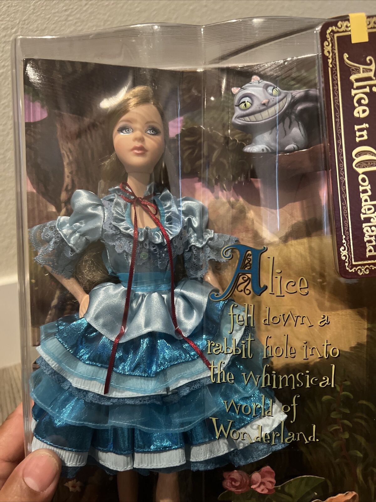 2007 Alice In Wonderland Barbie (5), You don't need a looki…