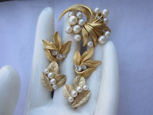 Vintage TRIFARI Pearl & Rhinestone Leaf Swirl Earrings Pin Brooch Gold Tone LOT