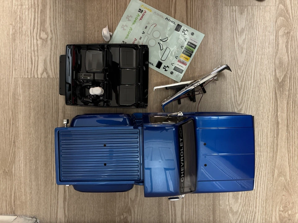 Axial SCX10 iii 1982 Chevy K-10 Body Blue W/lights Bumpers & Gladiator Interior - Image 4 of 4