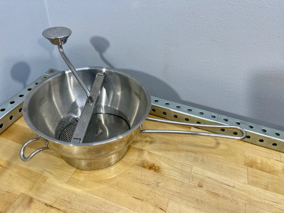 GEFU Stainless Steel Food Mill FLOTTE LOTTE, Brand New 242004 williams sonoma - Image 4 of 4