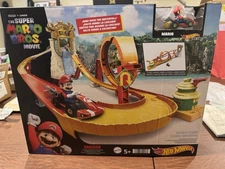 Hot Wheels SUPER MARIO BROS Movie Jungle Kingdom Raceway New