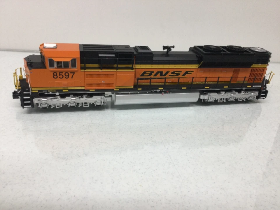Atlas #30138151 BNSF SD 70ACe Diesel #8597 w/PS 3.0 3 Rail  New - Image 3 of 4
