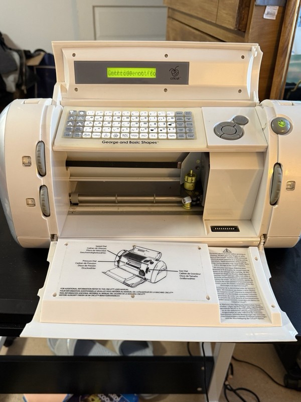 Cricut Electronic Die Cutting Machine George and Basic Shapes CRV001