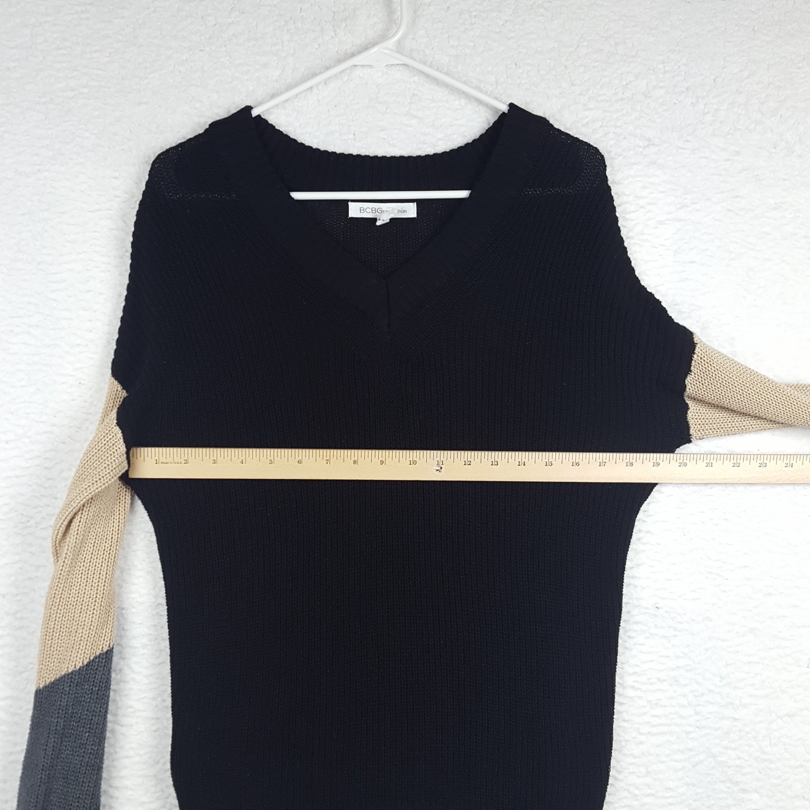 BCBGeneration V-Neck Pullover Sweater Women's Siz… - image 3