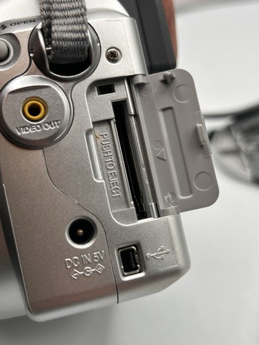 Fujifilm FinePix S Series S3000 3.2MP 6x Zoom Digital Camera Tested Working - Picture 9 of 23