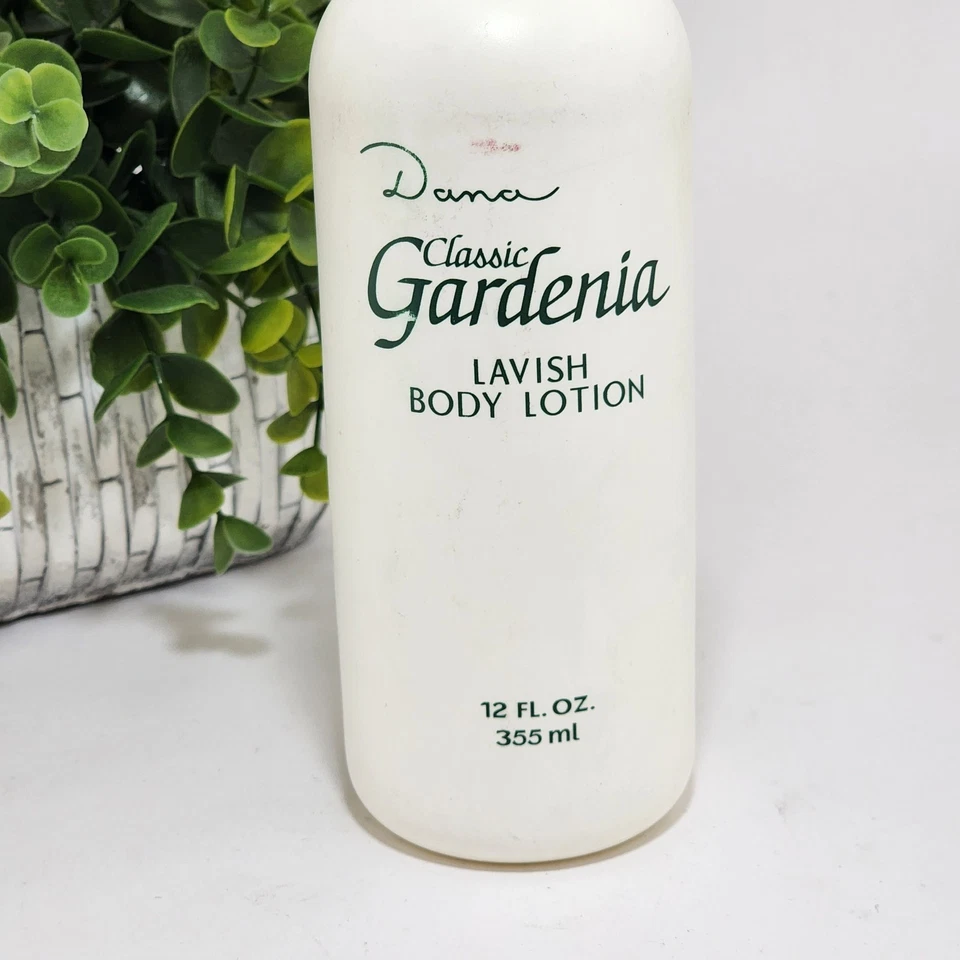 Loção Corporal Dana Classic Gardenia Lavish 12 fl oz/355 ml Descontinuada Muito Bom Estado - Imagem 2 de 3