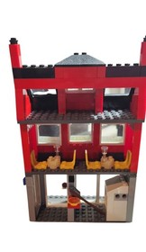 Lego City Corner 7641 Retired Set
