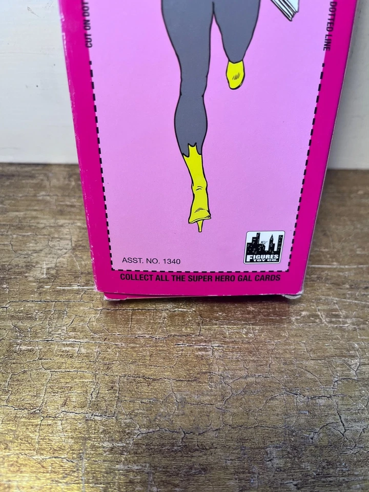 Figura Batman Serie 8 Pulgadas Estilo Retro DC Comics - Caja Réplica Batgirl 2016 Foto 4 de 4