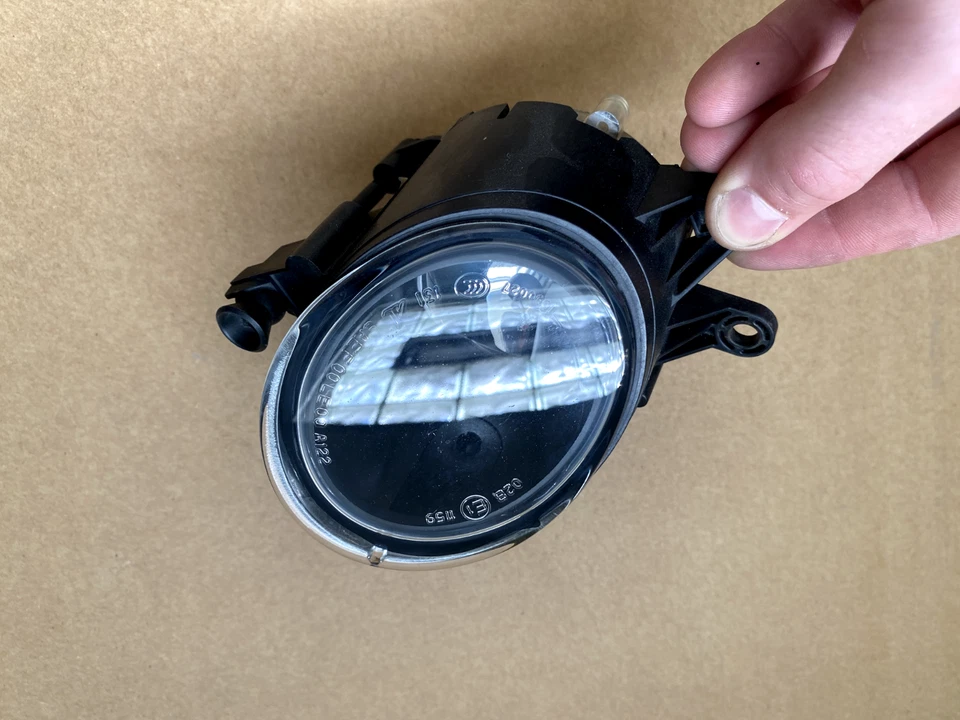 Conjunto de luz antiniebla lateral derecha Volvo C30 C70 S40 V50 2004-2012 OEM 31213176 Foto 2 de 4