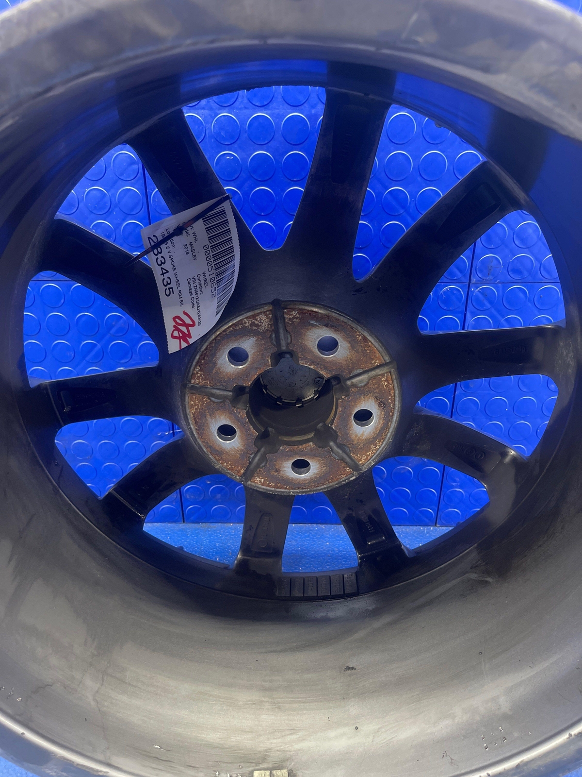 2017-2022 MASERATI LEVANTE OEM 19/8.5 5 V SPOKE WHEEL RIM SILVER *CURBED*