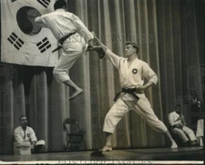 Press Photo John Rhee leaps into the air demonstrating a Karate kick - mjc20928