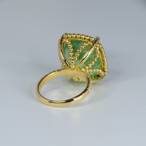 Magnificent 19 Carat Natural Colombian Emerald and Diamond Ring, 18K Yellow Gold - Picture 5 of 5