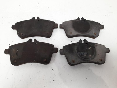 Come sostituire le pastiglie dei freni anteriori su Honda SH 300i